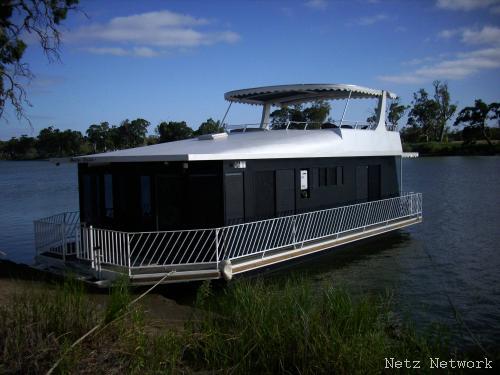 Bella Casa Houseboat